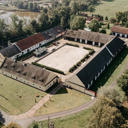 Dvur Olsiny -Hotel And Horse-Riding Карвіна Екстер'єр фото